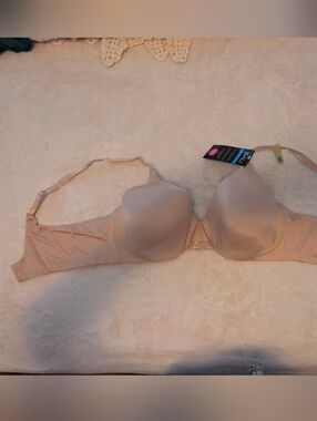 Bali 38B Nude Smoothing Bra NWT Full Coverage Adjustable Straps Comfort Fit